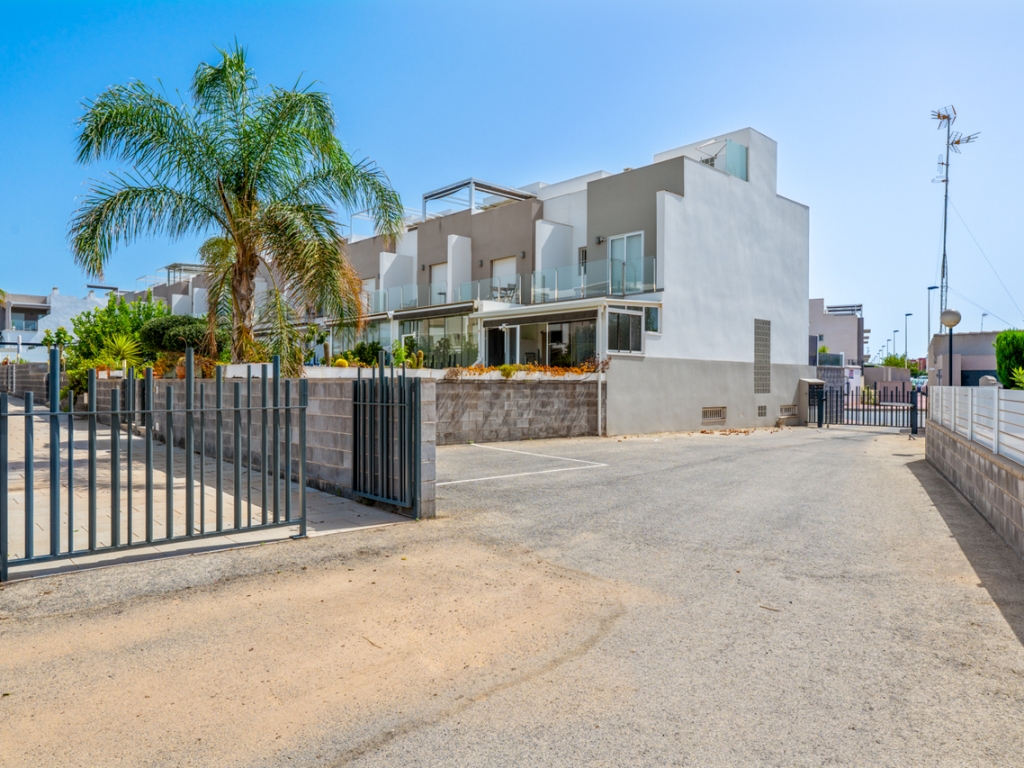 4 Bedroom 3 Bathroom Town House in Torrevieja