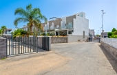 27-77-496-11-1023/81105, 4 Bedroom 3 Bathroom Town House in Torrevieja