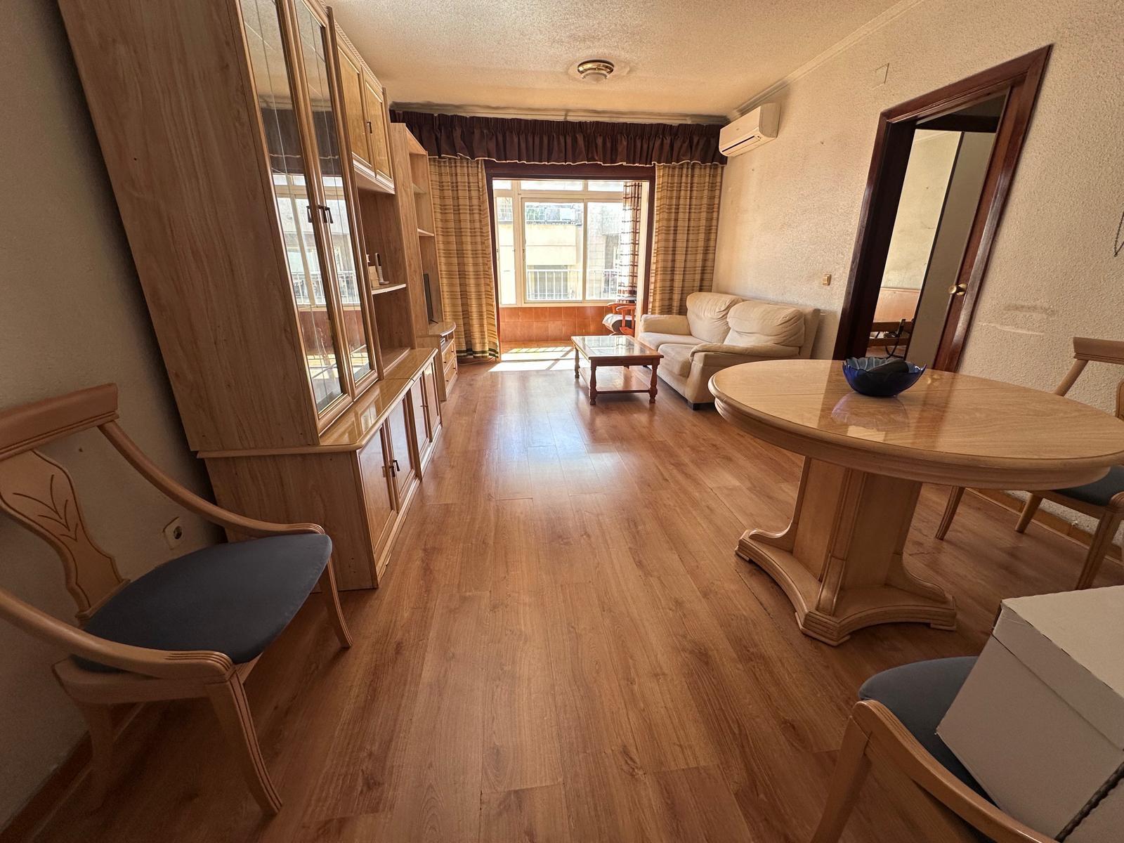 For sale - 4 Bedroom 2 Bathroom Apartment in Torrevieja - Torrevieja  - Alicante