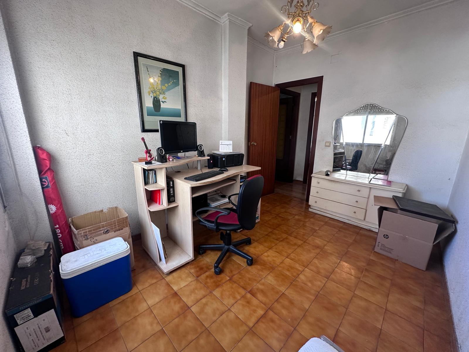 For sale - 4 Bedroom 2 Bathroom Apartment in Torrevieja - Torrevieja  - Alicante