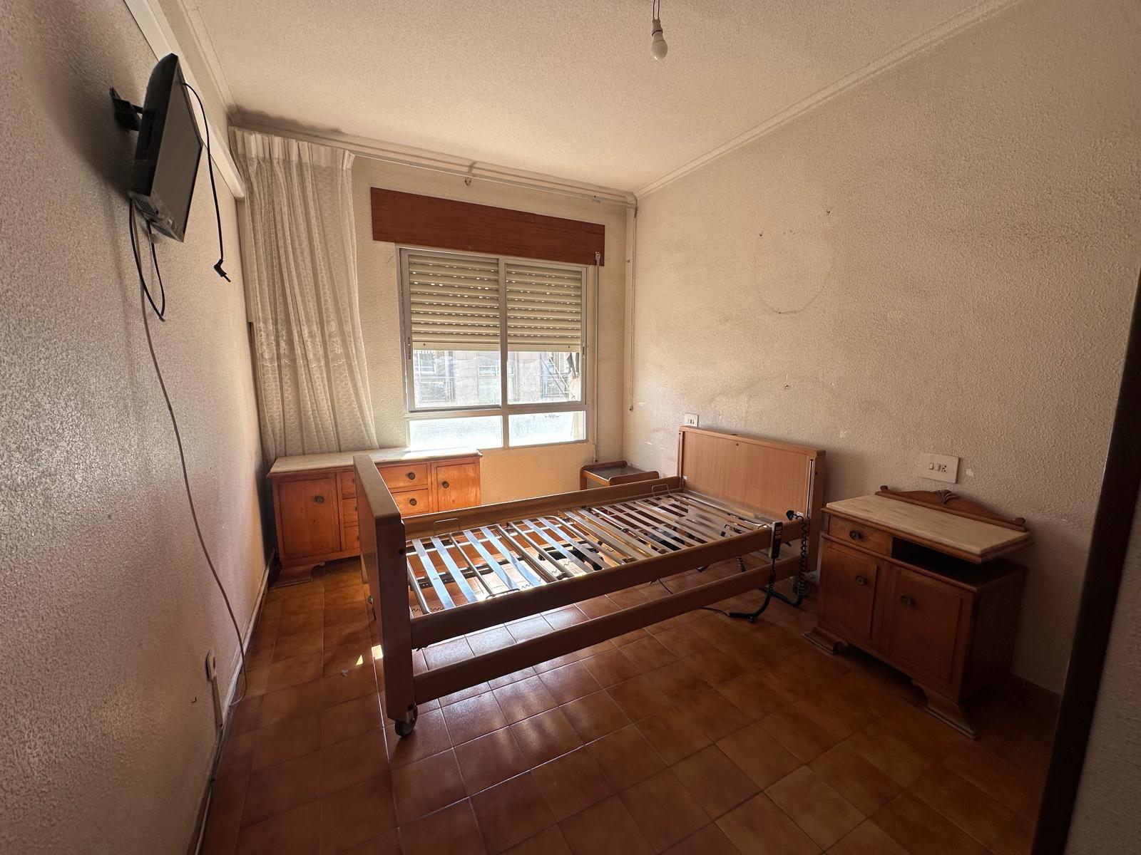 For sale - 4 Bedroom 2 Bathroom Apartment in Torrevieja - Torrevieja  - Alicante
