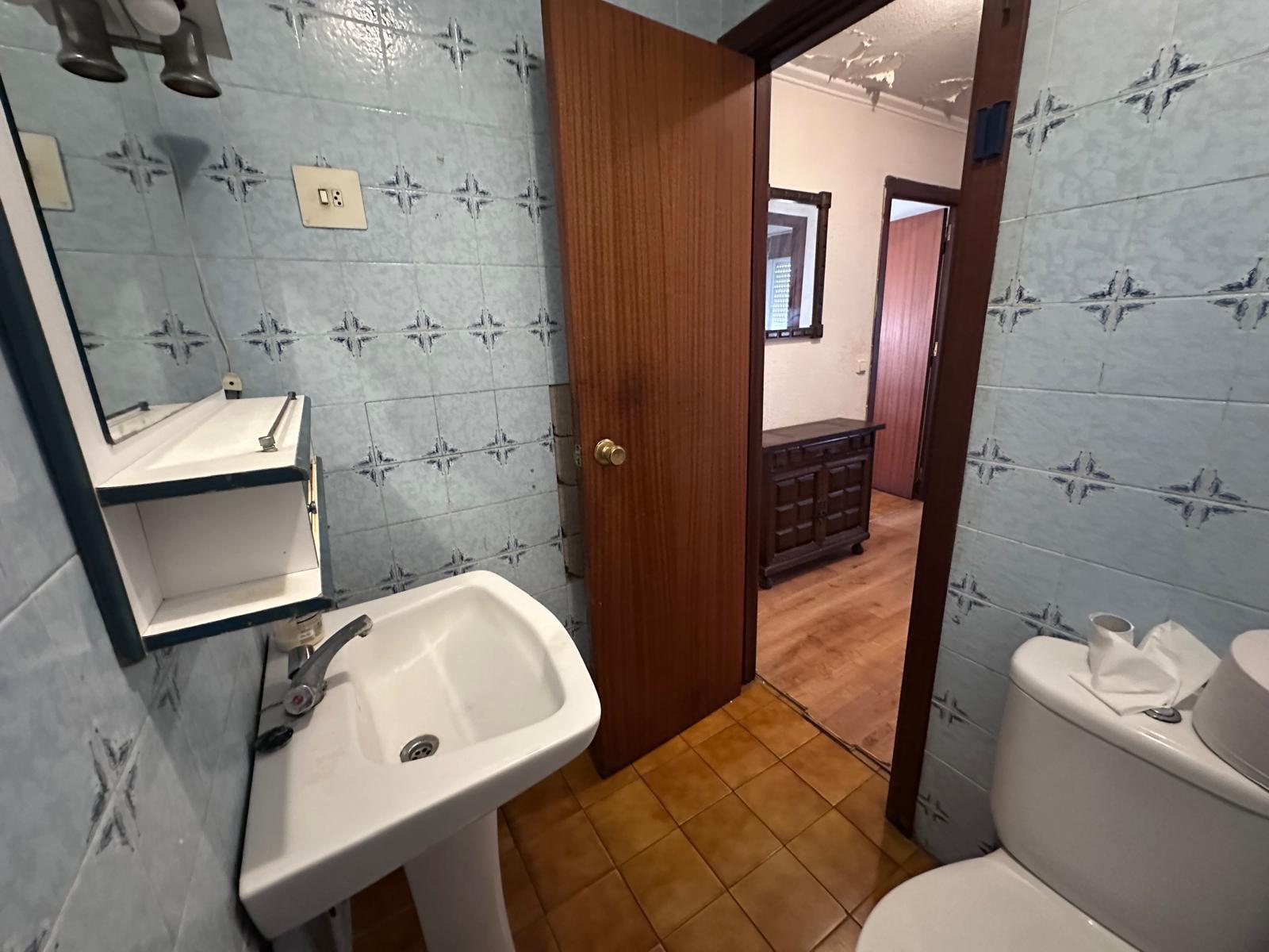 For sale - 4 Bedroom 2 Bathroom Apartment in Torrevieja - Torrevieja  - Alicante