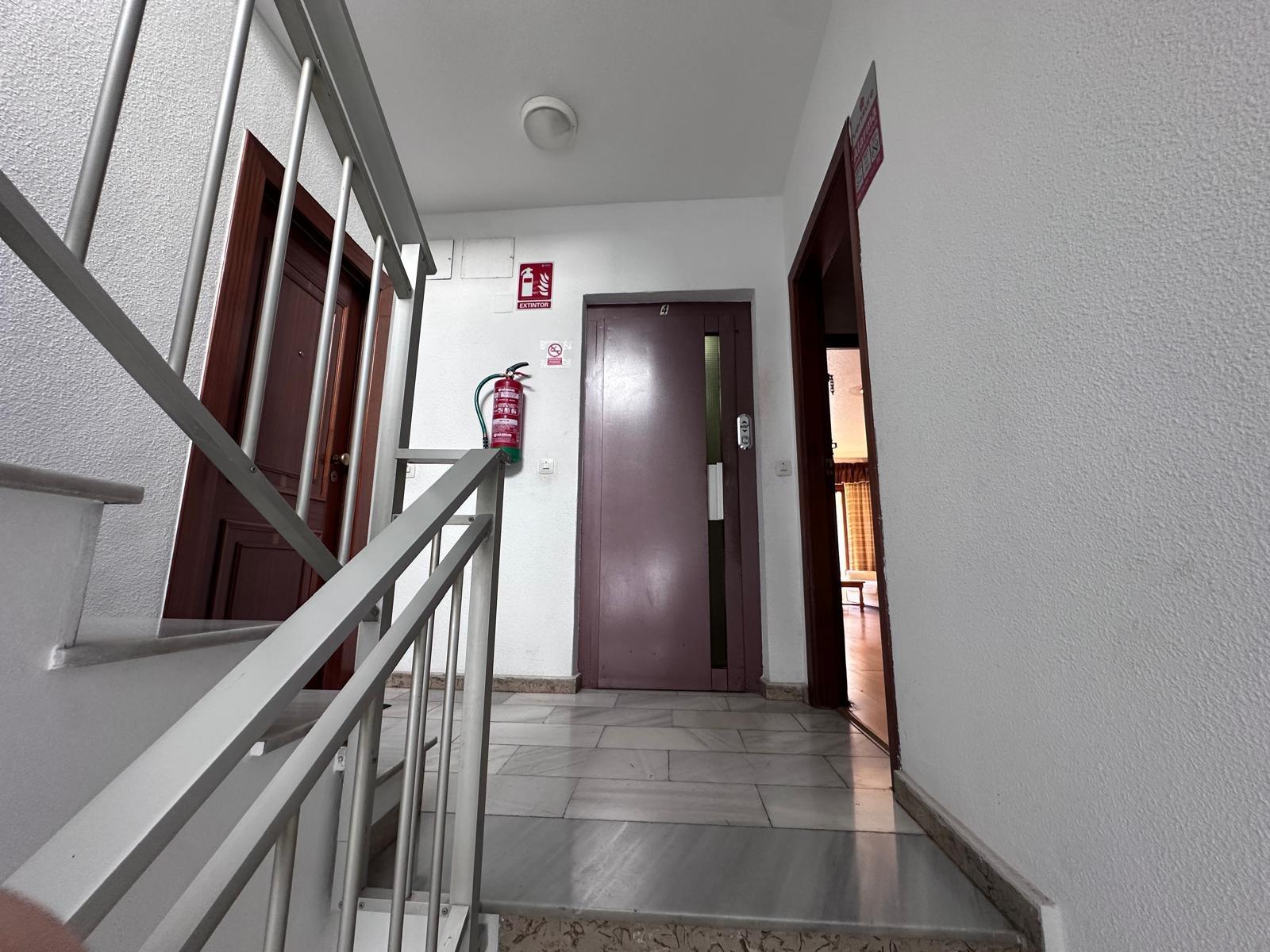 For sale - 4 Bedroom 2 Bathroom Apartment in Torrevieja - Torrevieja  - Alicante