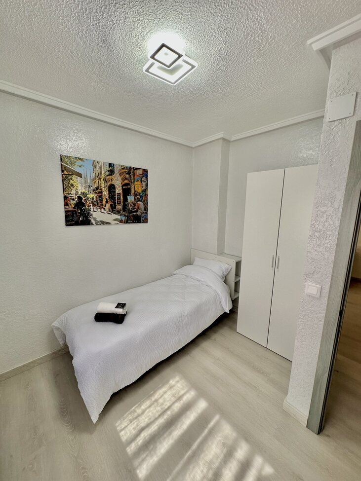 For sale - 3 Bedroom 2 Bathroom Apartment in Torrevieja - Centro  - Alicante