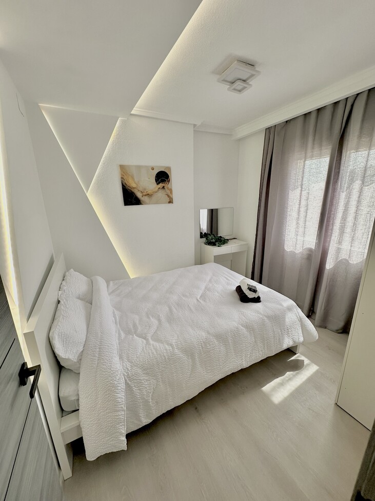 For sale - 3 Bedroom 2 Bathroom Apartment in Torrevieja - Centro  - Alicante