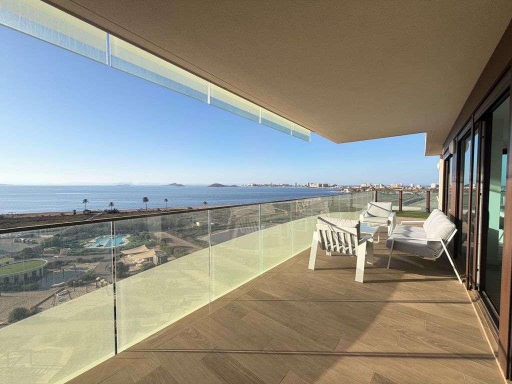 3 Bedroom 2 Bathroom Penthouse in Playa Honda