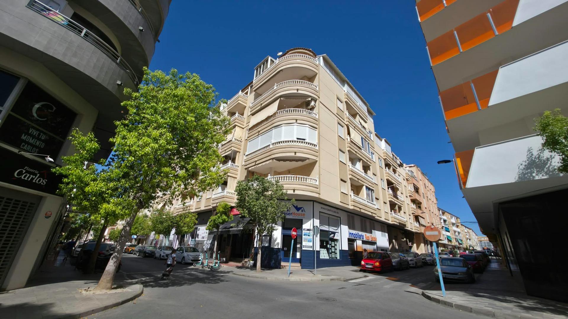 For sale - 3 Bedroom 2 Bathroom Apartment in Torrevieja - Playa Del Cura  - Alicante