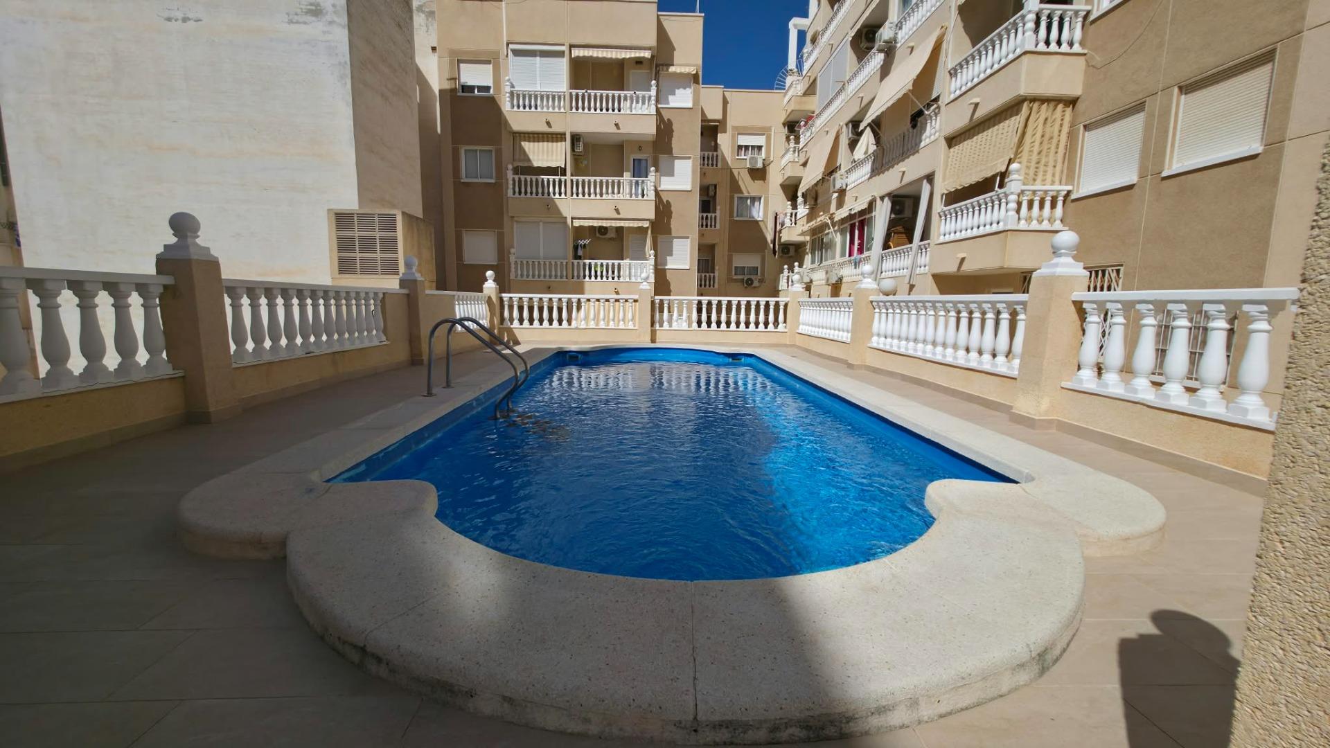 For sale - 3 Bedroom 2 Bathroom Apartment in Torrevieja - Playa Del Cura  - Alicante
