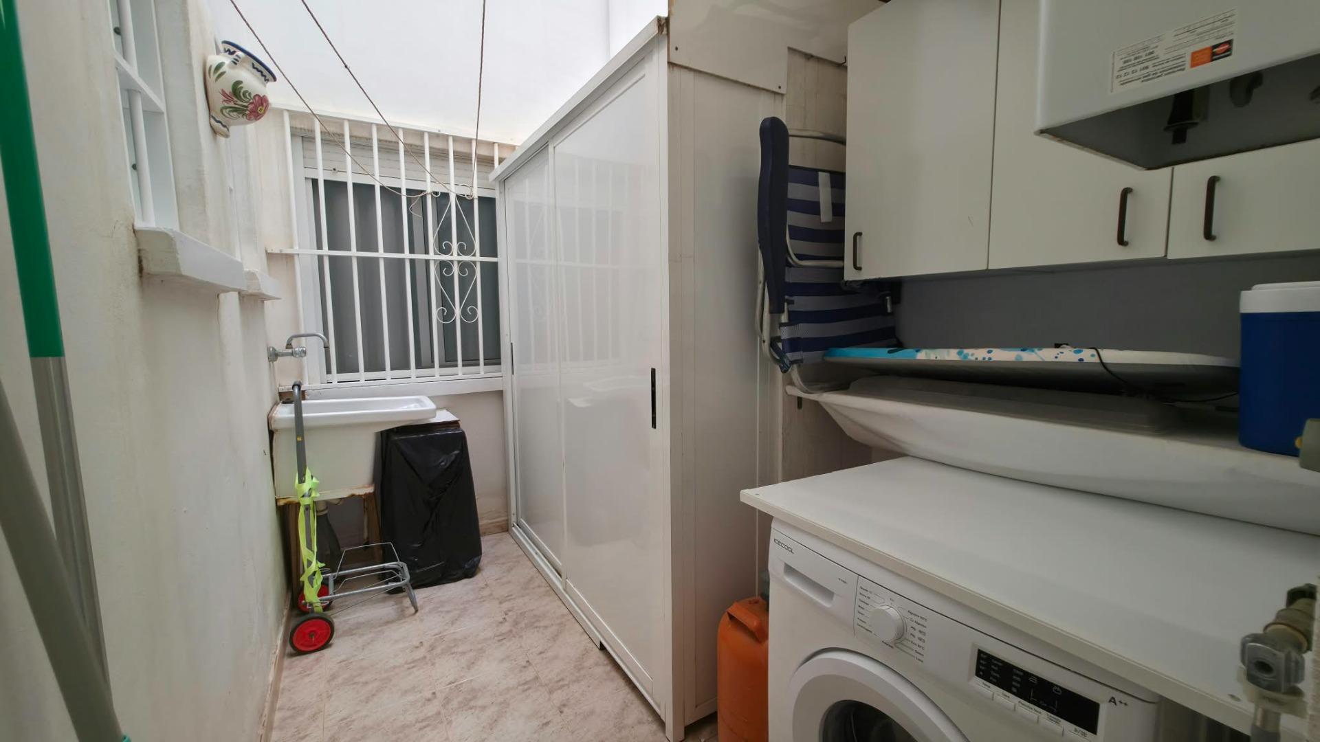 For sale - 3 Bedroom 2 Bathroom Apartment in Torrevieja - Playa Del Cura  - Alicante