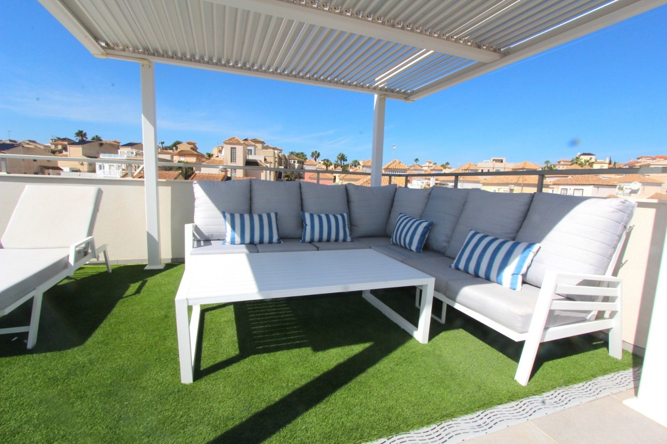 For sale - 5 Bedroom 4 Bathroom Villa in Villamartin - El Galan  - Alicante