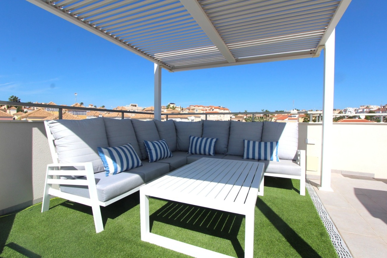 For sale - 5 Bedroom 4 Bathroom Villa in Villamartin - El Galan  - Alicante
