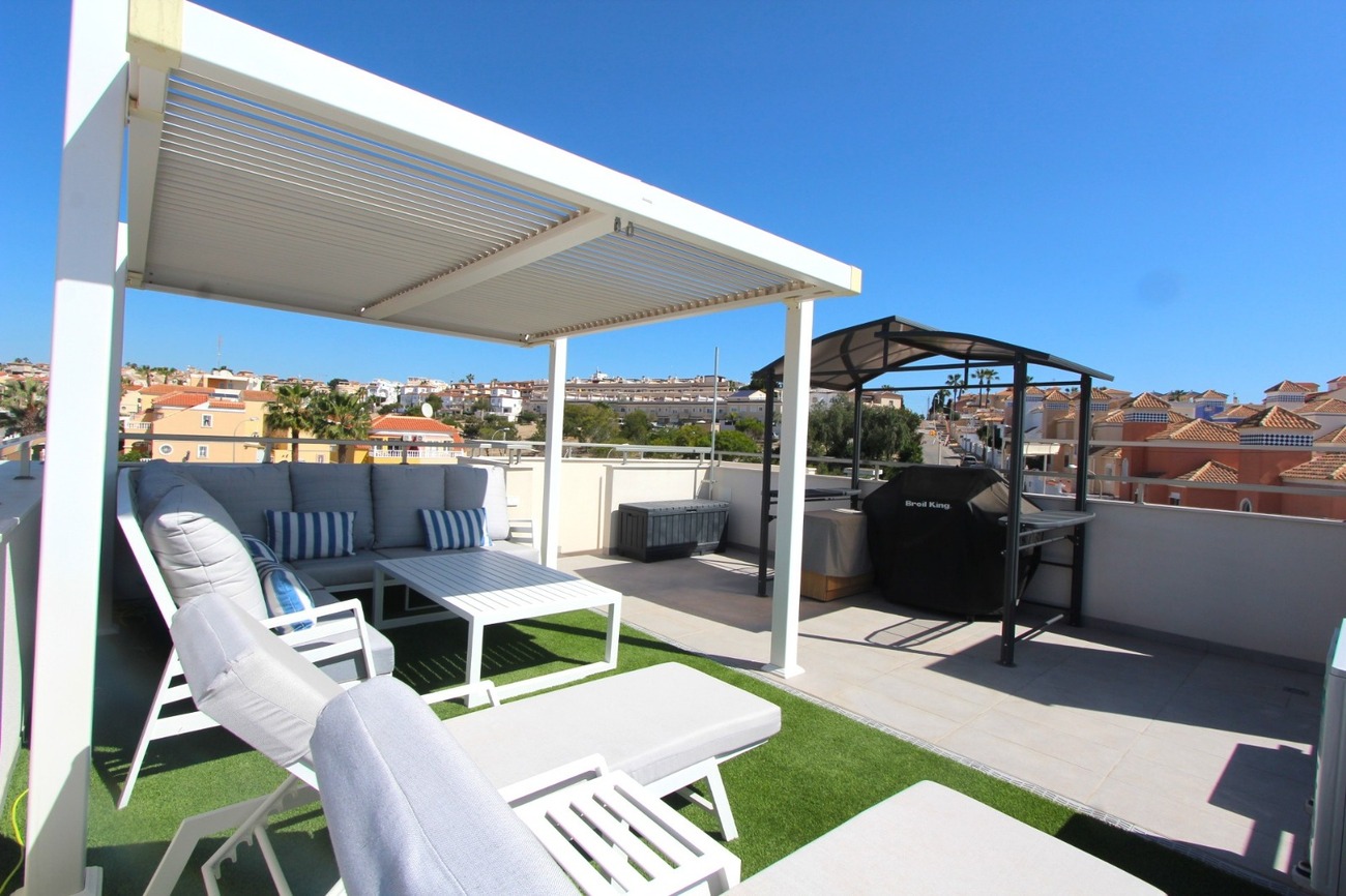 For sale - 5 Bedroom 4 Bathroom Villa in Villamartin - El Galan  - Alicante