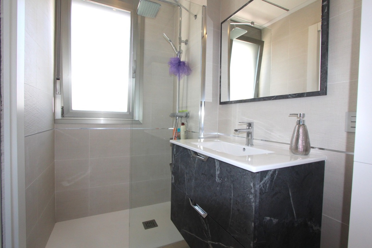 For sale - 5 Bedroom 4 Bathroom Villa in Villamartin - El Galan  - Alicante