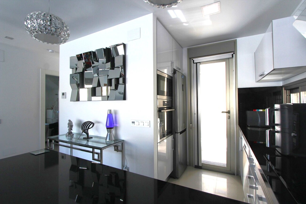 For sale - 5 Bedroom 4 Bathroom Villa in Villamartin - El Galan  - Alicante