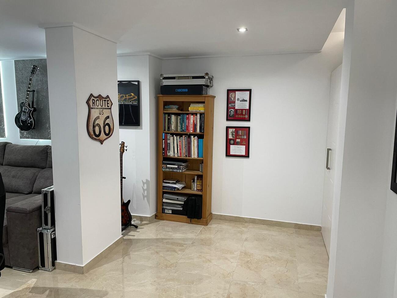 For sale - 5 Bedroom 4 Bathroom Villa in Villamartin - El Galan  - Alicante