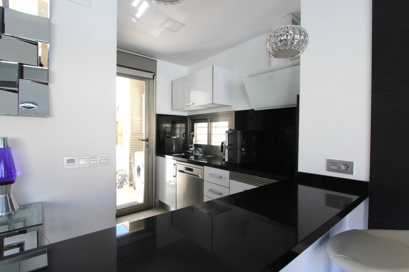 For sale - 5 Bedroom 4 Bathroom Villa in Villamartin - El Galan  - Alicante