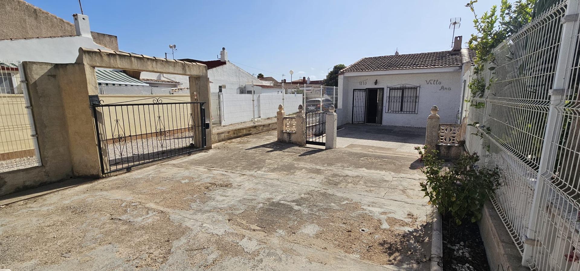 For sale - 2 Bedroom 1 Bathroom Town House in Torrevieja - Torreta Florida  - Alicante