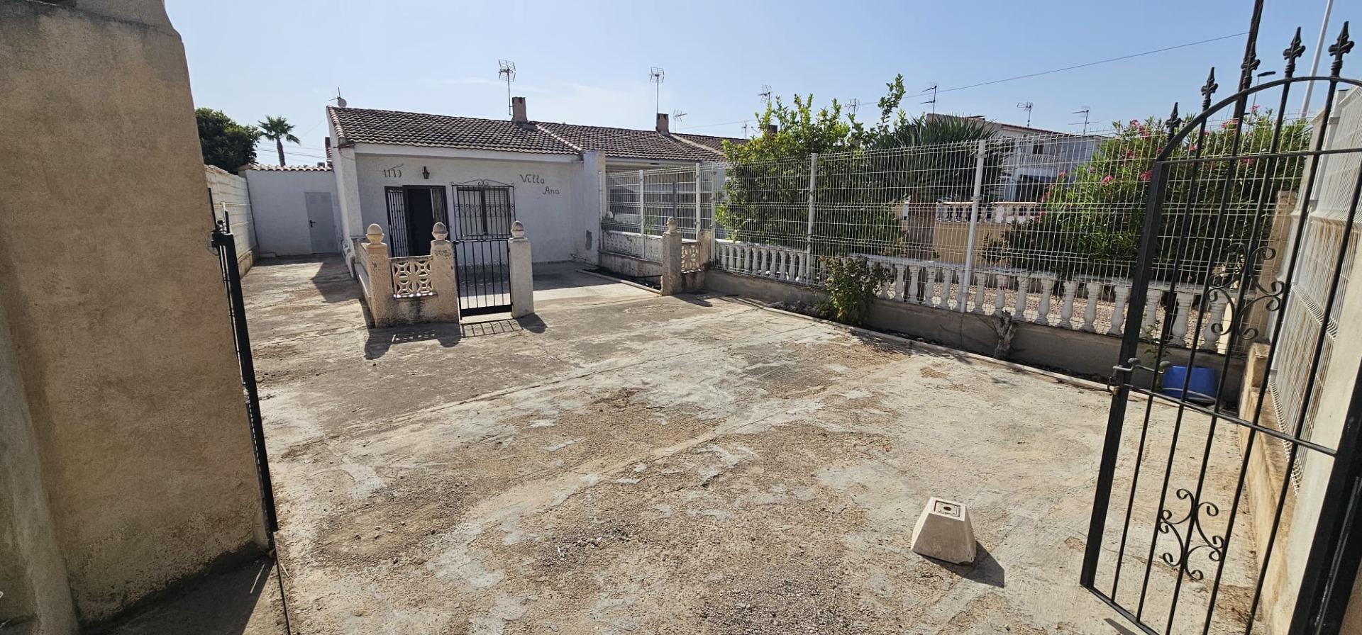 For sale - 2 Bedroom 1 Bathroom Town House in Torrevieja - Torreta Florida  - Alicante