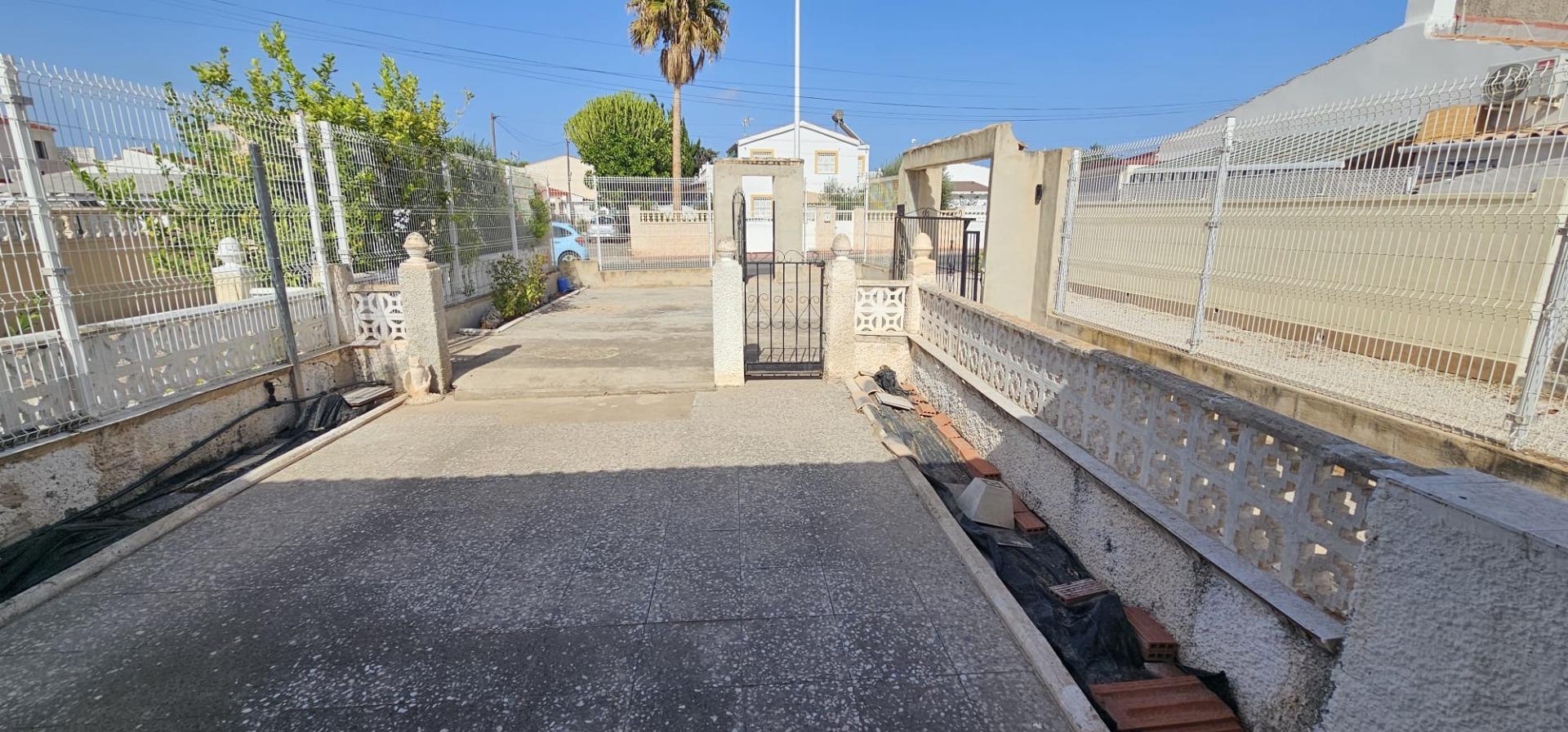 For sale - 2 Bedroom 1 Bathroom Town House in Torrevieja - Torreta Florida  - Alicante