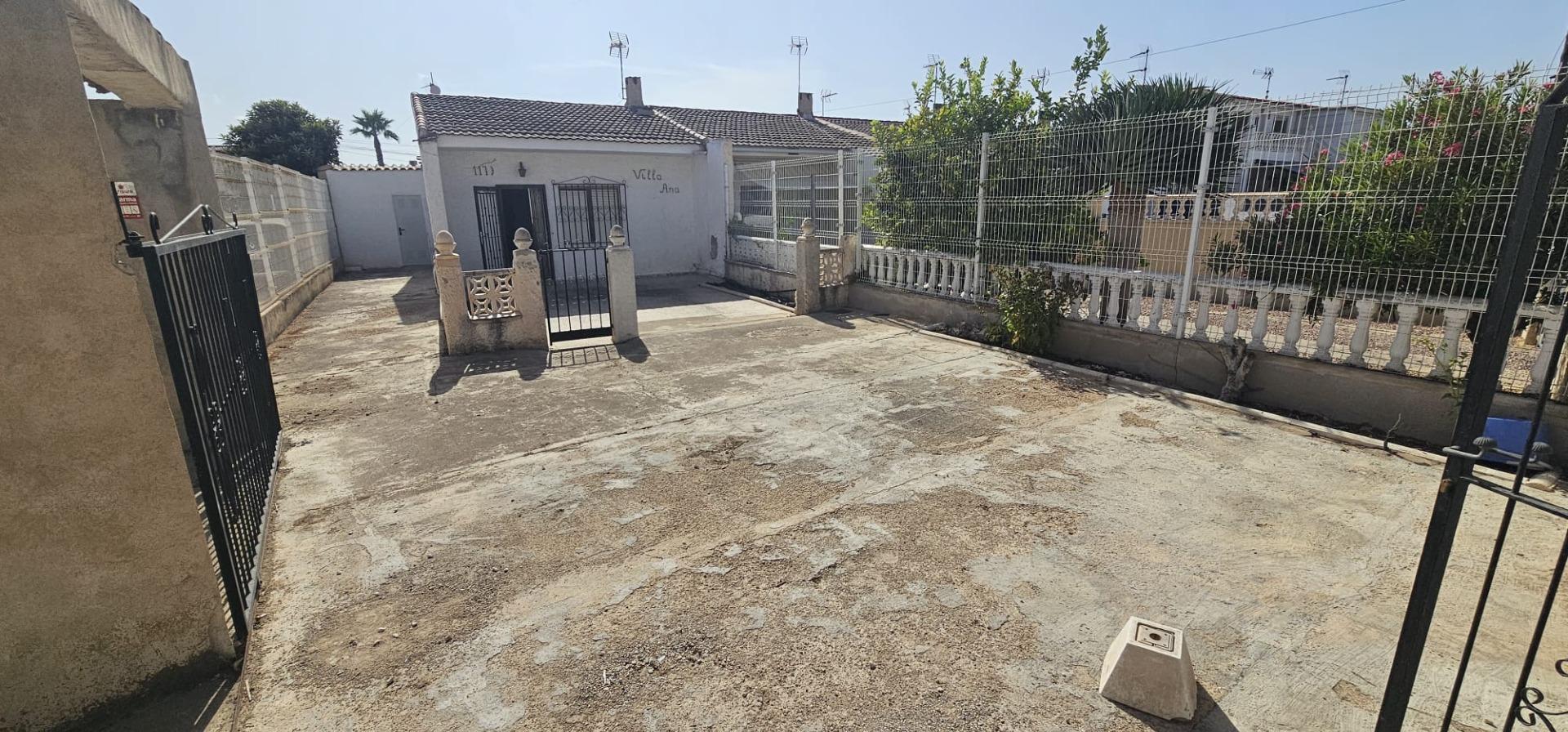 For sale - 2 Bedroom 1 Bathroom Town House in Torrevieja - Torreta Florida  - Alicante