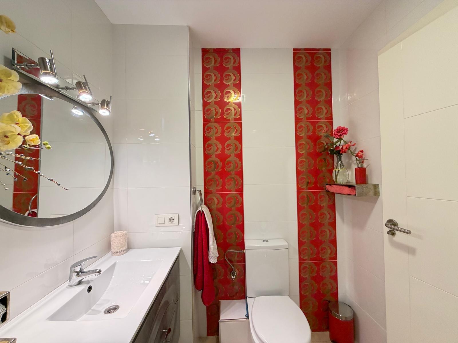 For sale - 2 Bedroom 1 Bathroom Apartment in Torrevieja - Paseo Maritimo  - Alicante