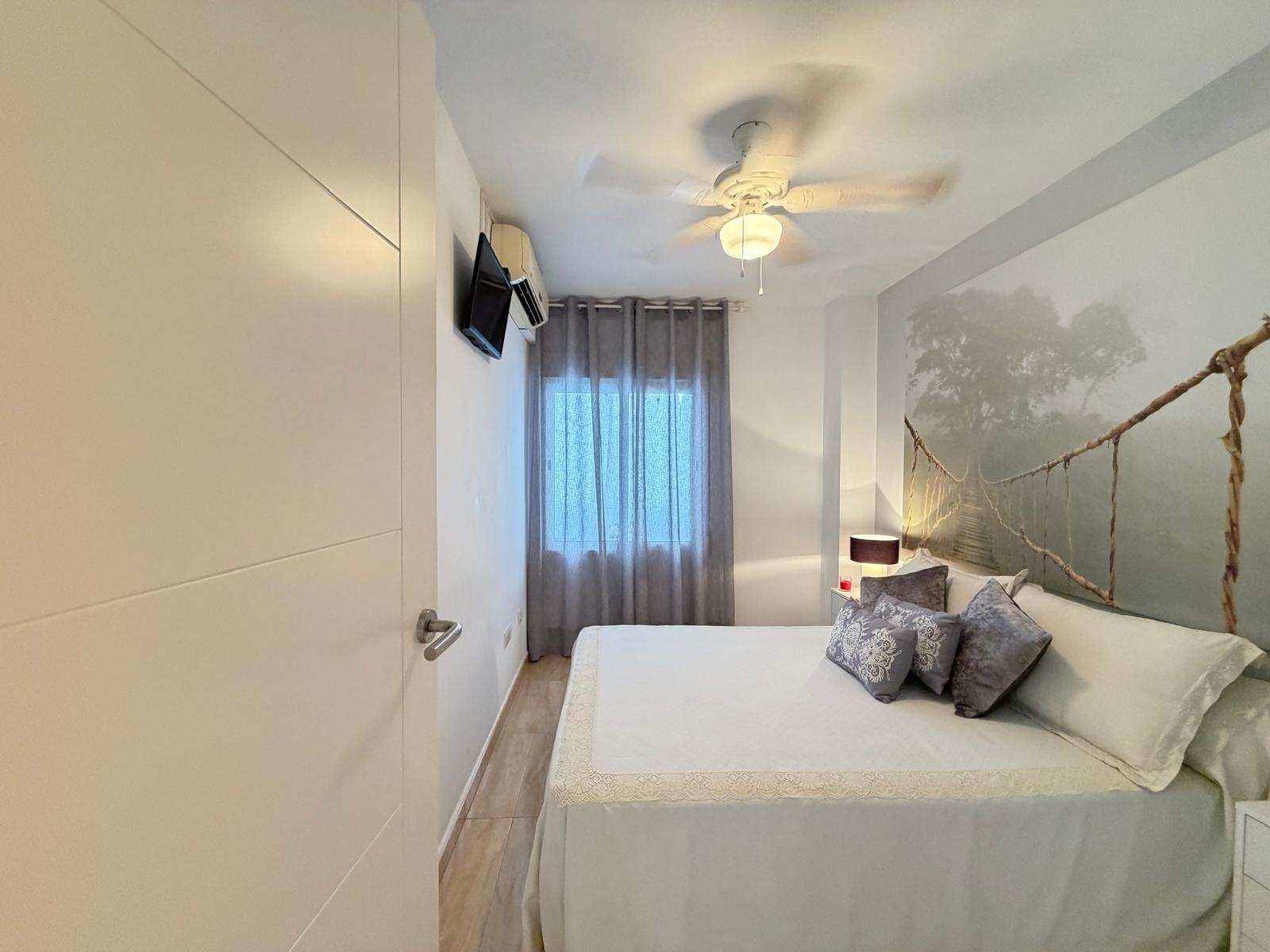 For sale - 2 Bedroom 1 Bathroom Apartment in Torrevieja - Paseo Maritimo  - Alicante