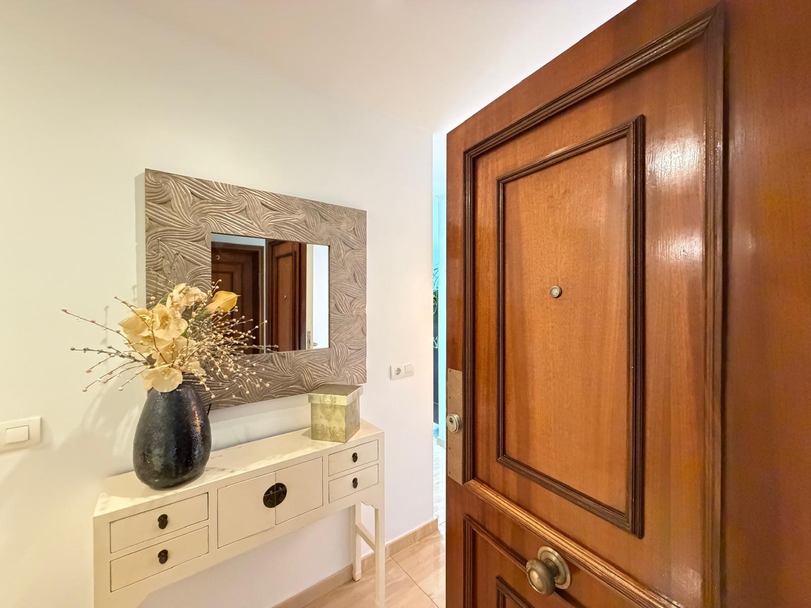 For sale - 2 Bedroom 1 Bathroom Apartment in Torrevieja - Paseo Maritimo  - Alicante