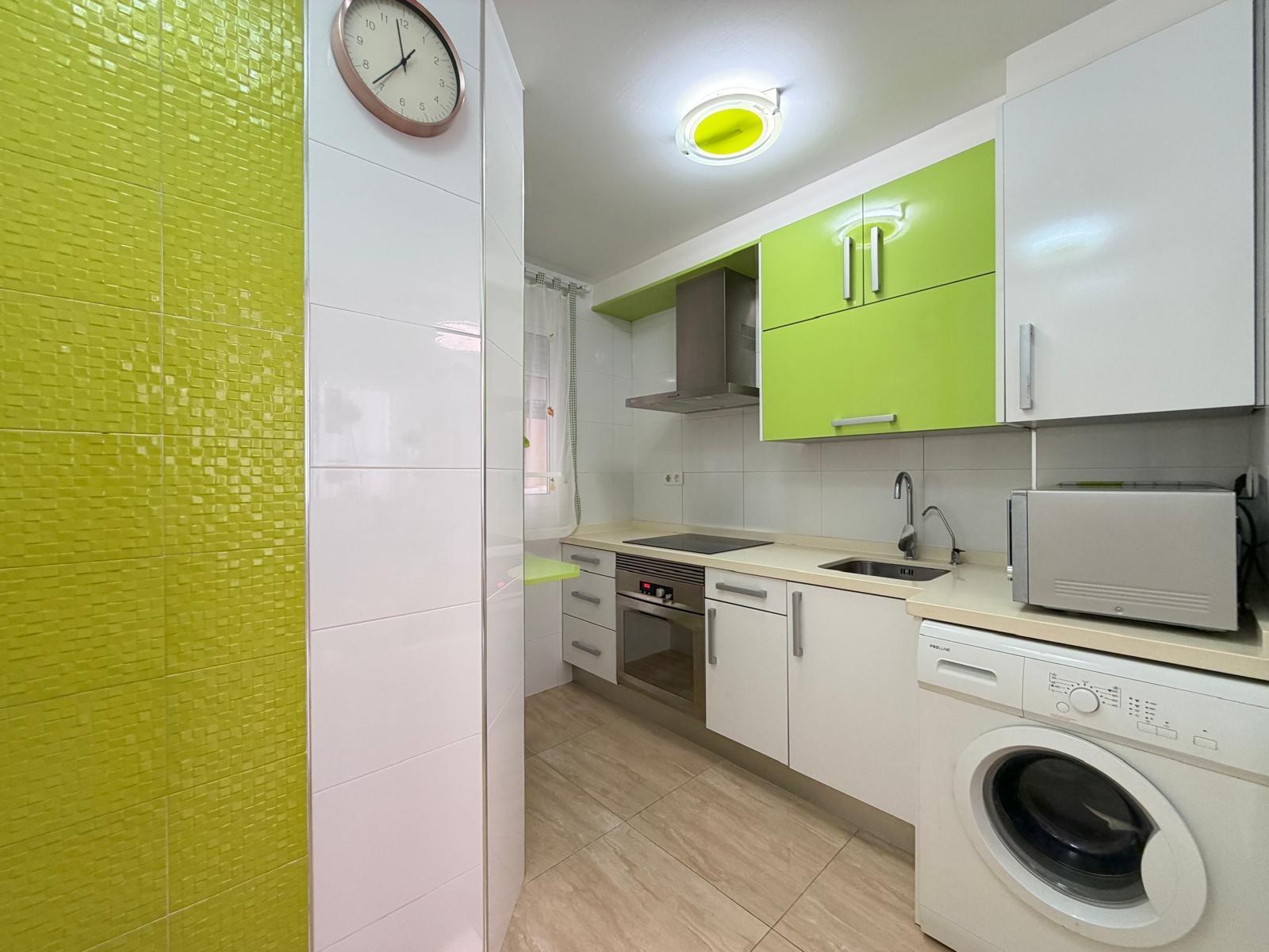 For sale - 2 Bedroom 1 Bathroom Apartment in Torrevieja - Paseo Maritimo  - Alicante
