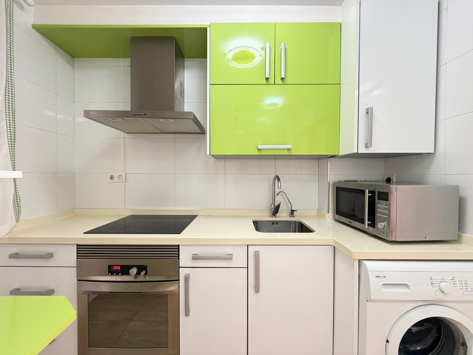 For sale - 2 Bedroom 1 Bathroom Apartment in Torrevieja - Paseo Maritimo  - Alicante