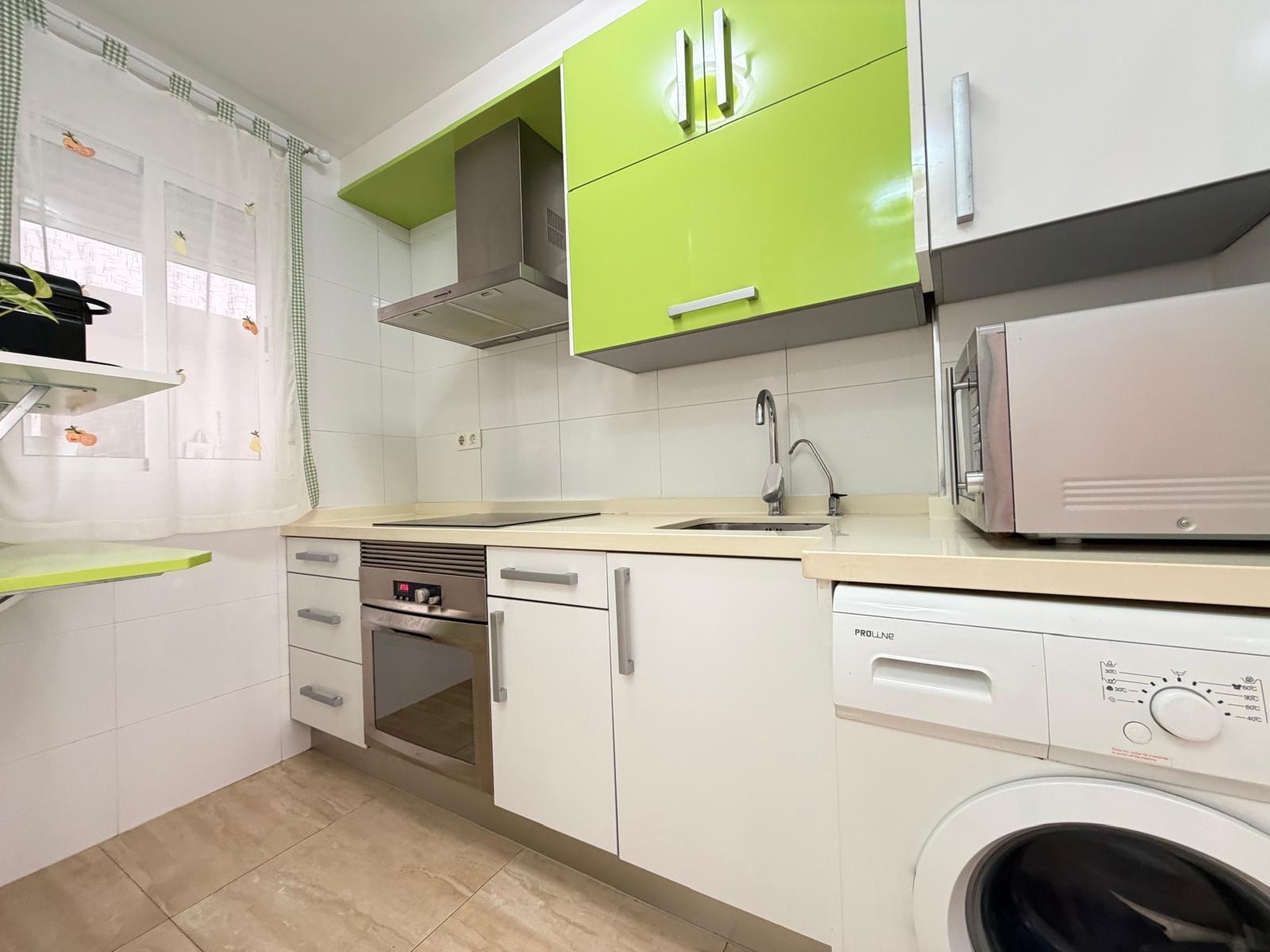 For sale - 2 Bedroom 1 Bathroom Apartment in Torrevieja - Paseo Maritimo  - Alicante