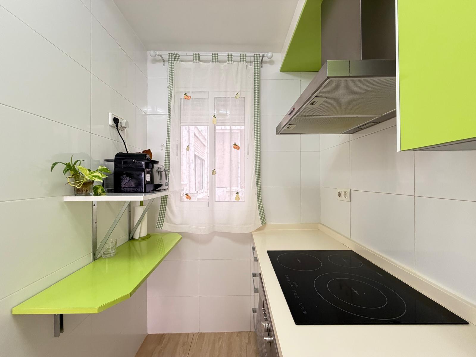 For sale - 2 Bedroom 1 Bathroom Apartment in Torrevieja - Paseo Maritimo  - Alicante