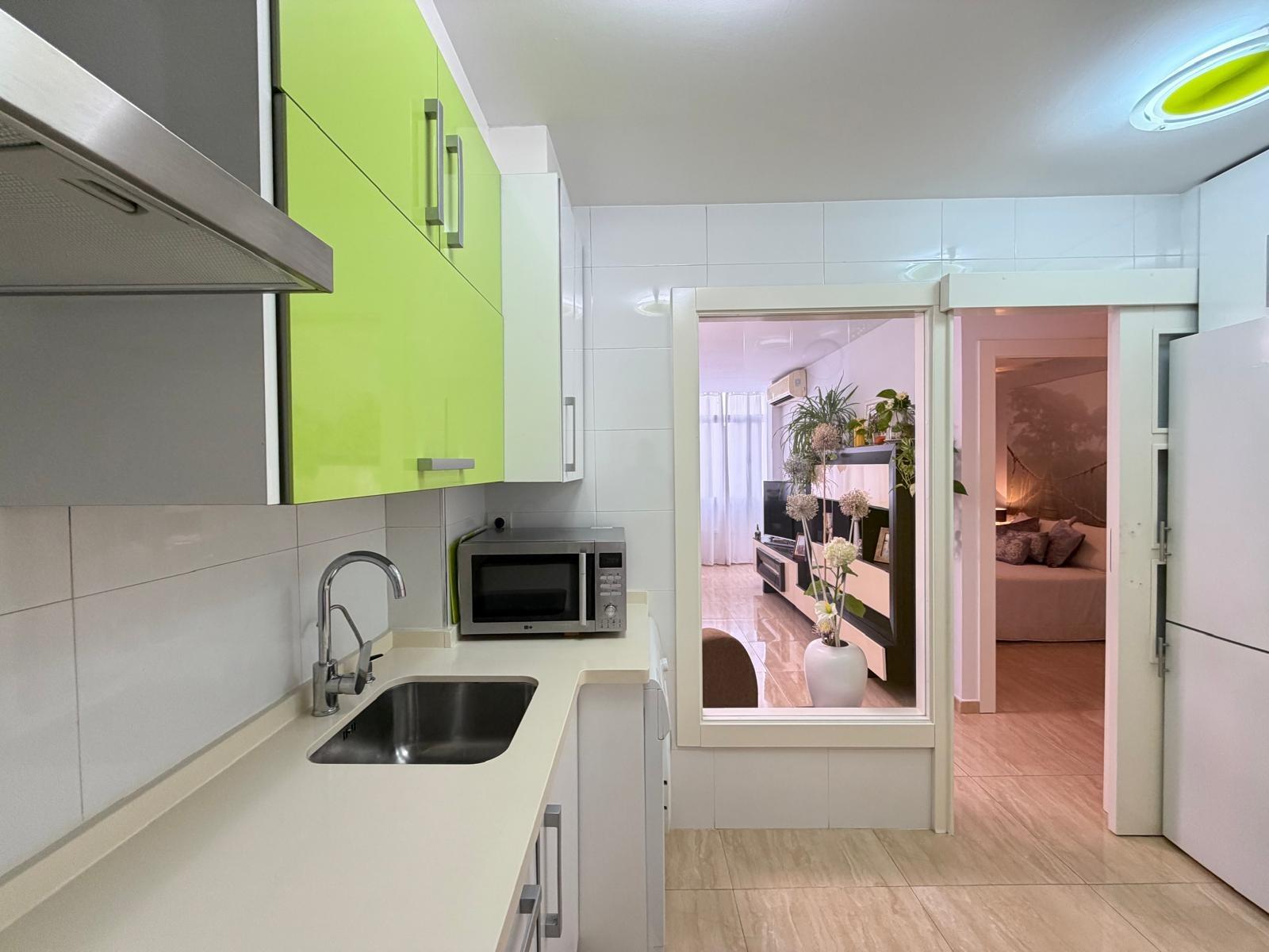 For sale - 2 Bedroom 1 Bathroom Apartment in Torrevieja - Paseo Maritimo  - Alicante