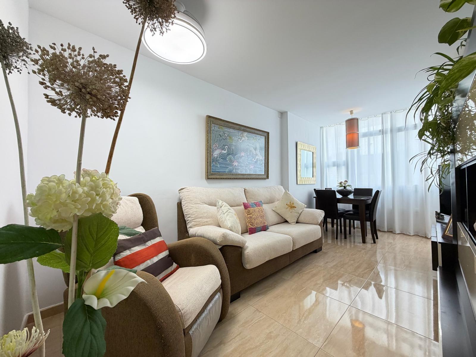 For sale - 2 Bedroom 1 Bathroom Apartment in Torrevieja - Paseo Maritimo  - Alicante