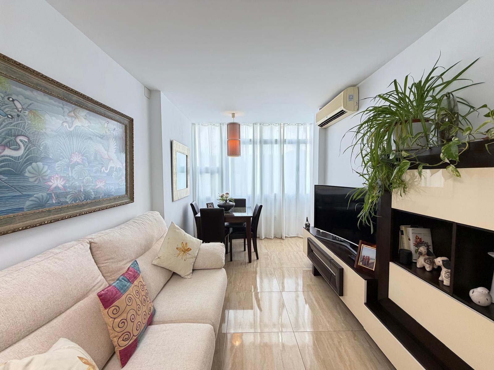 For sale - 2 Bedroom 1 Bathroom Apartment in Torrevieja - Paseo Maritimo  - Alicante