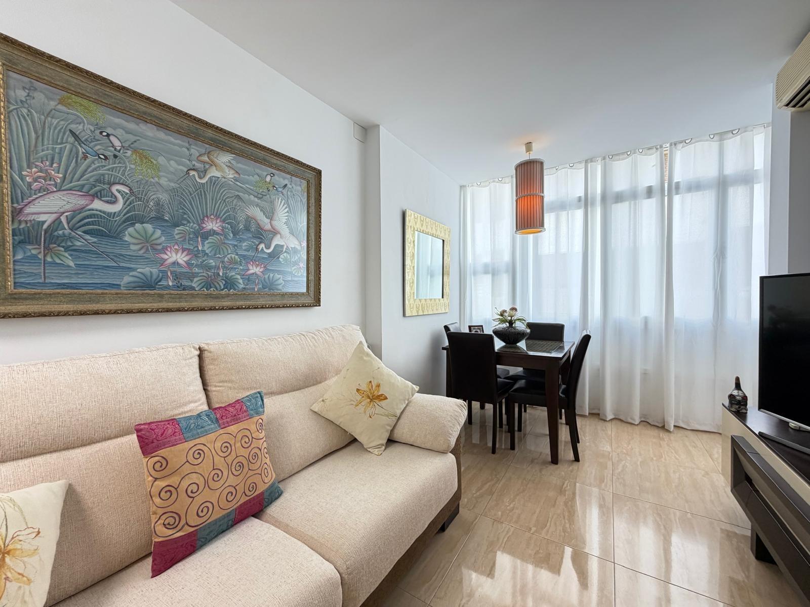 For sale - 2 Bedroom 1 Bathroom Apartment in Torrevieja - Paseo Maritimo  - Alicante