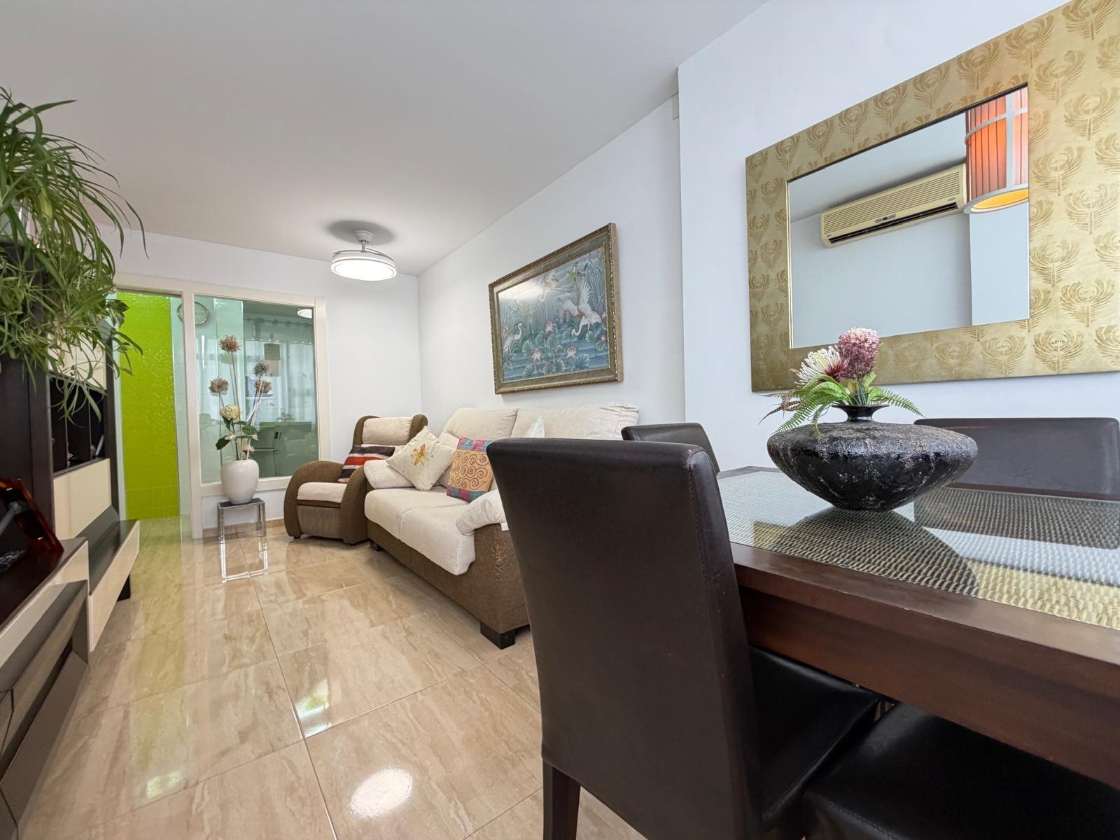 For sale - 2 Bedroom 1 Bathroom Apartment in Torrevieja - Paseo Maritimo  - Alicante