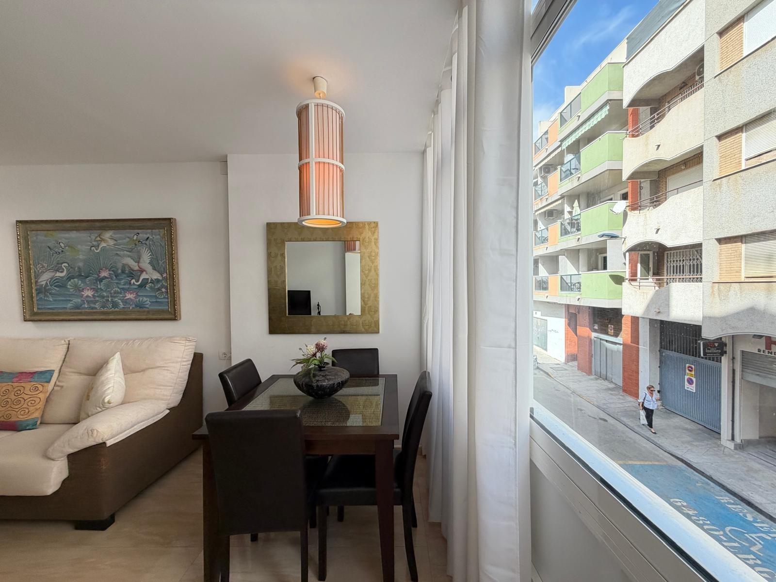 For sale - 2 Bedroom 1 Bathroom Apartment in Torrevieja - Paseo Maritimo  - Alicante