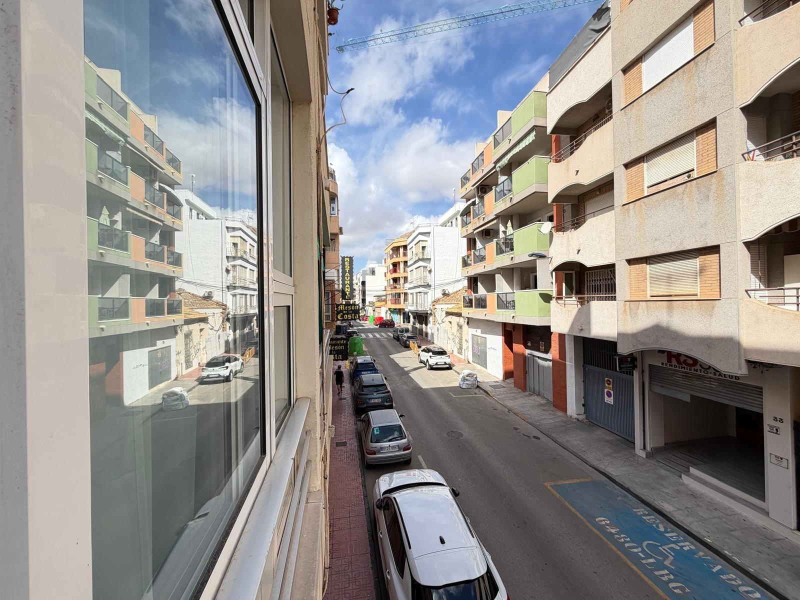 For sale - 2 Bedroom 1 Bathroom Apartment in Torrevieja - Paseo Maritimo  - Alicante