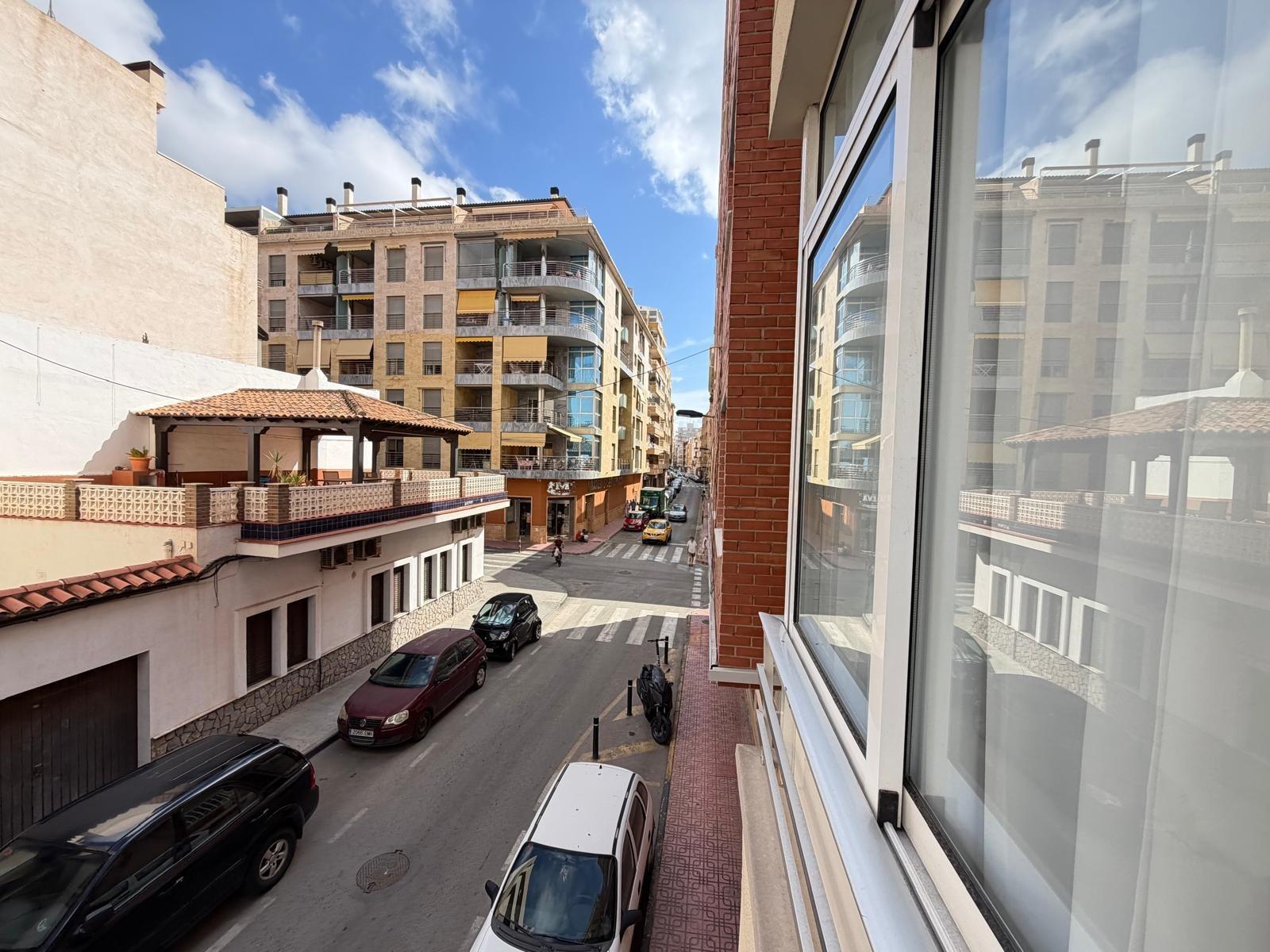 For sale - 2 Bedroom 1 Bathroom Apartment in Torrevieja - Paseo Maritimo  - Alicante