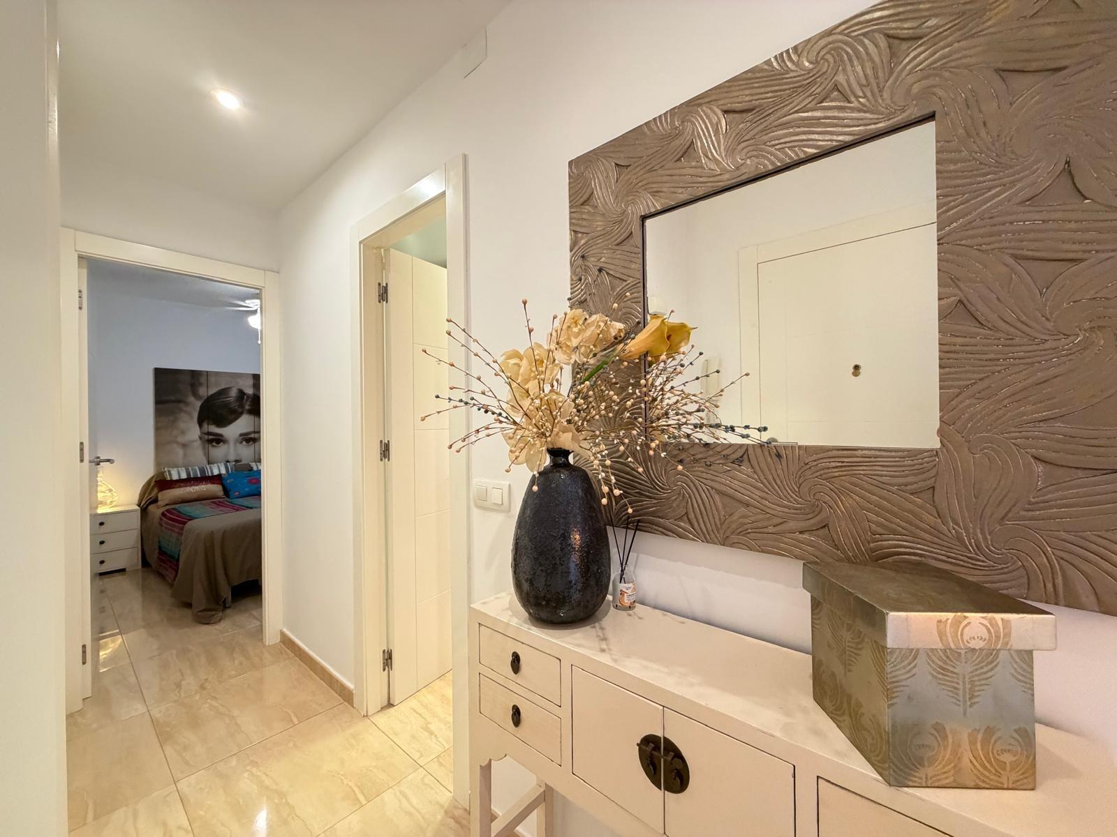 For sale - 2 Bedroom 1 Bathroom Apartment in Torrevieja - Paseo Maritimo  - Alicante