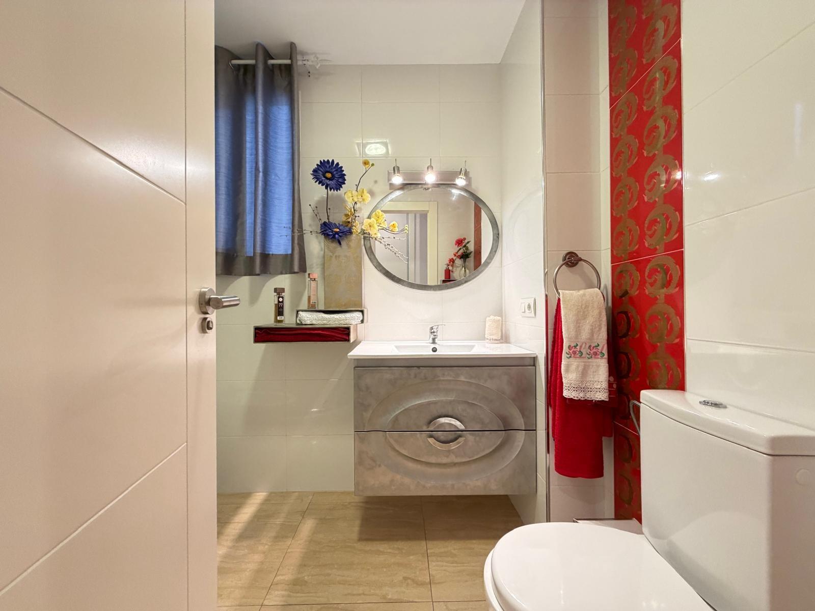 For sale - 2 Bedroom 1 Bathroom Apartment in Torrevieja - Paseo Maritimo  - Alicante