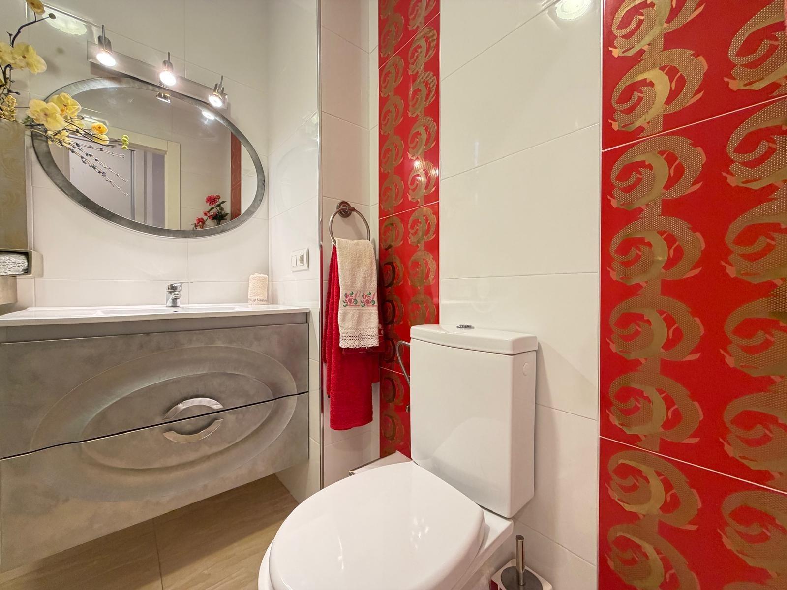 For sale - 2 Bedroom 1 Bathroom Apartment in Torrevieja - Paseo Maritimo  - Alicante