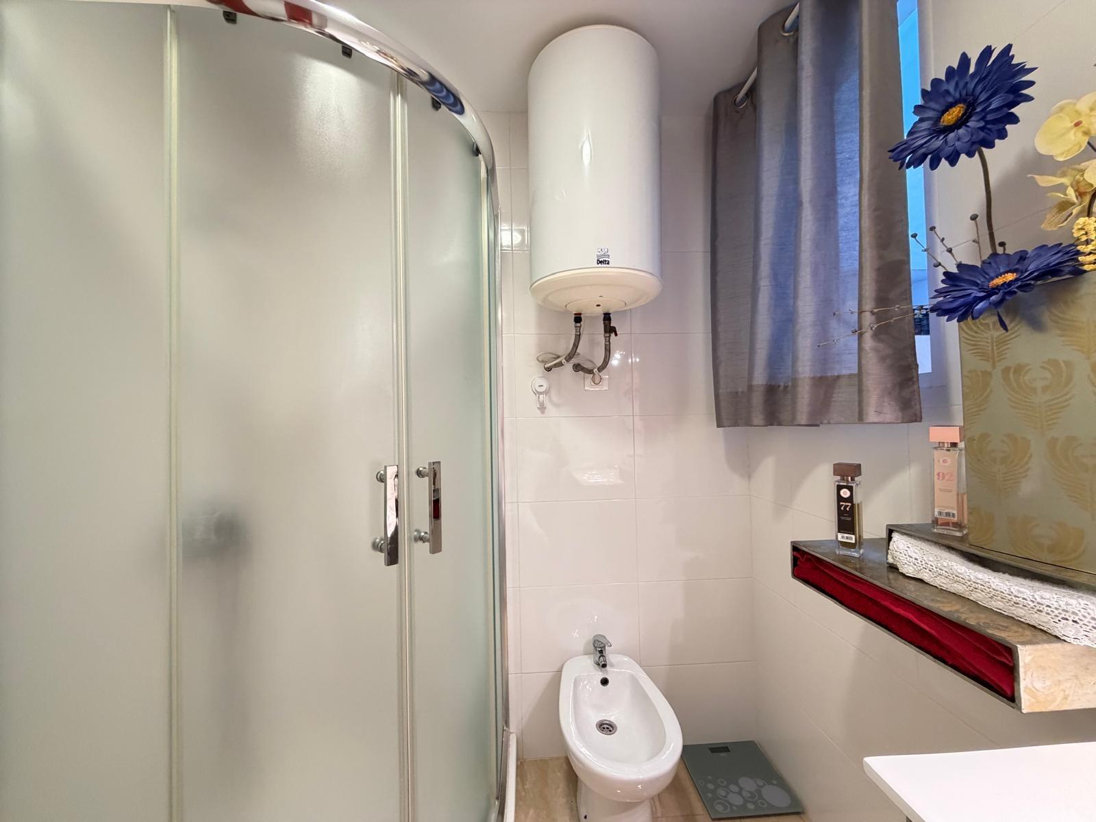 For sale - 2 Bedroom 1 Bathroom Apartment in Torrevieja - Paseo Maritimo  - Alicante