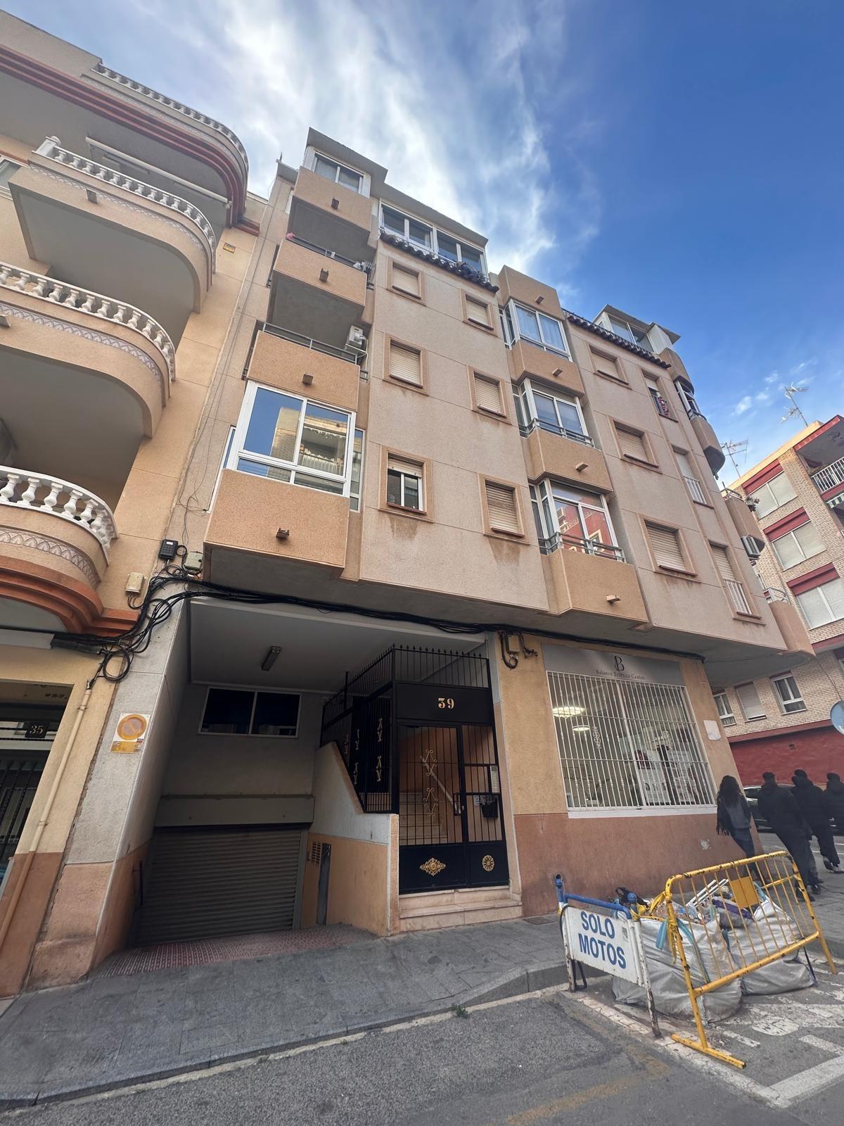 For sale - 2 Bedroom 1 Bathroom Penthouse in Torrevieja - Playa Del Cura  - Alicante