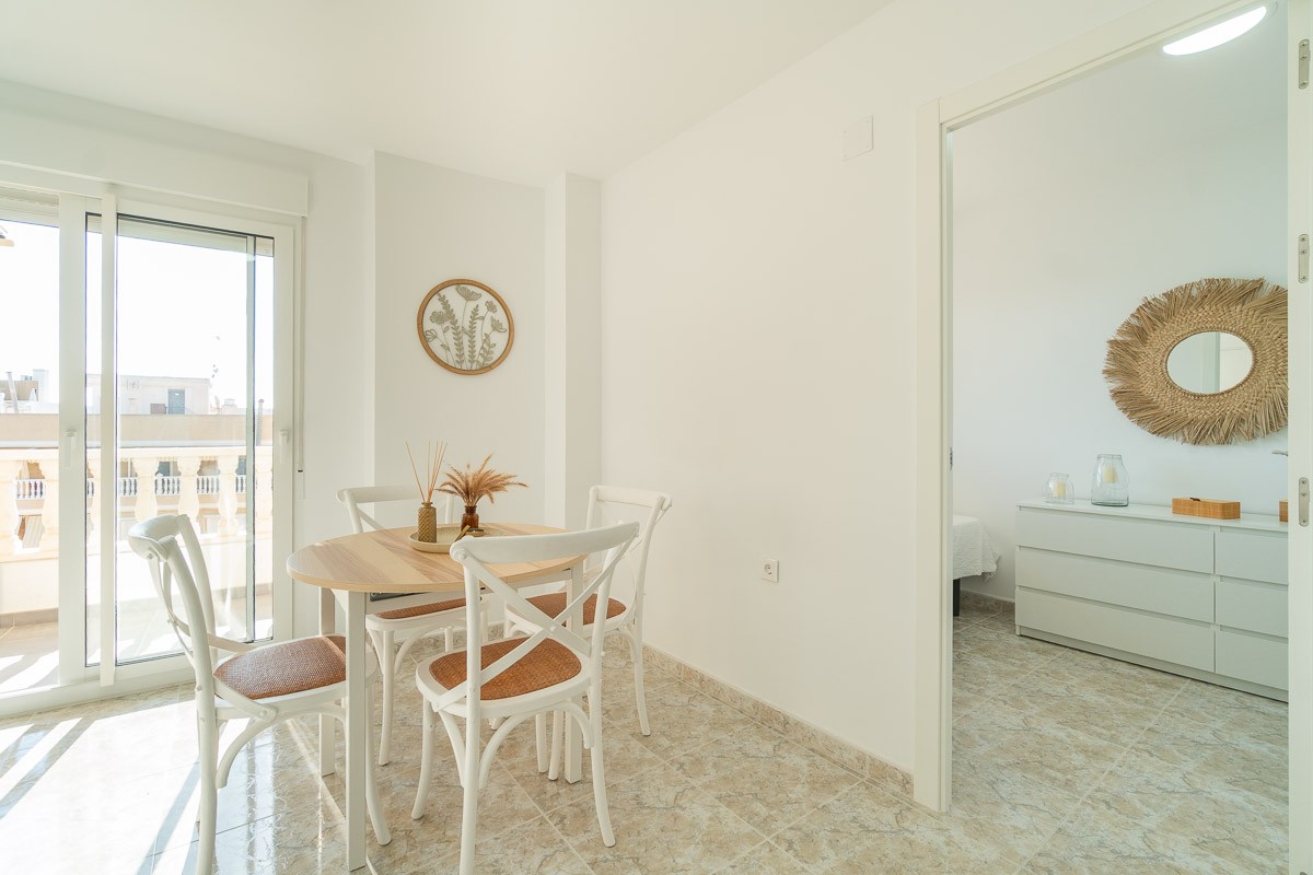 For sale - 2 Bedroom 1 Bathroom Apartment in Torrevieja - Costa Blanca  - Alicante