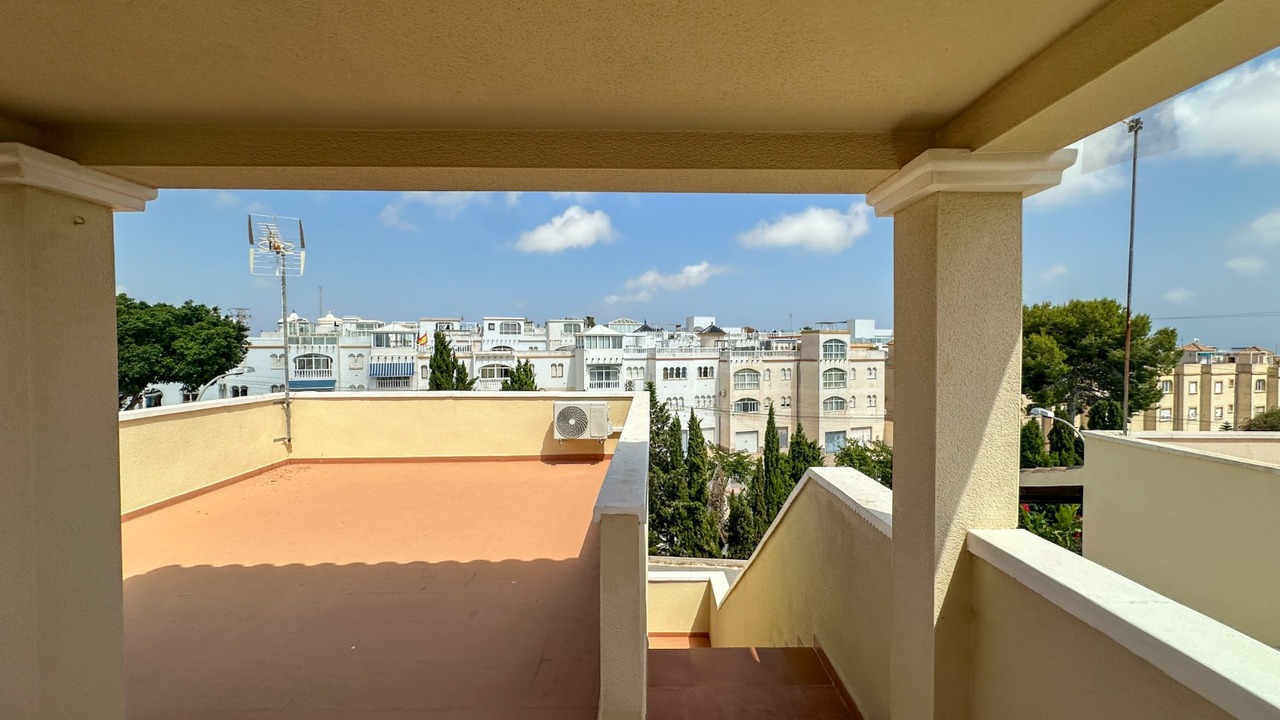 For sale - 3 Bedroom 2 Bathroom Villa in Villamartin - Costa Blanca  - Alicante