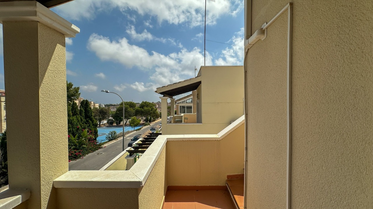 For sale - 3 Bedroom 2 Bathroom Villa in Villamartin - Costa Blanca  - Alicante