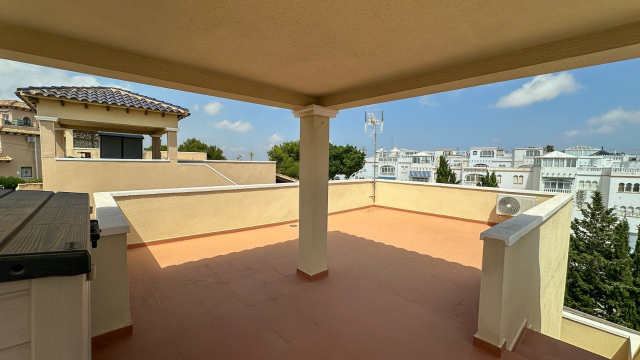 For sale - 3 Bedroom 2 Bathroom Villa in Villamartin - Costa Blanca  - Alicante