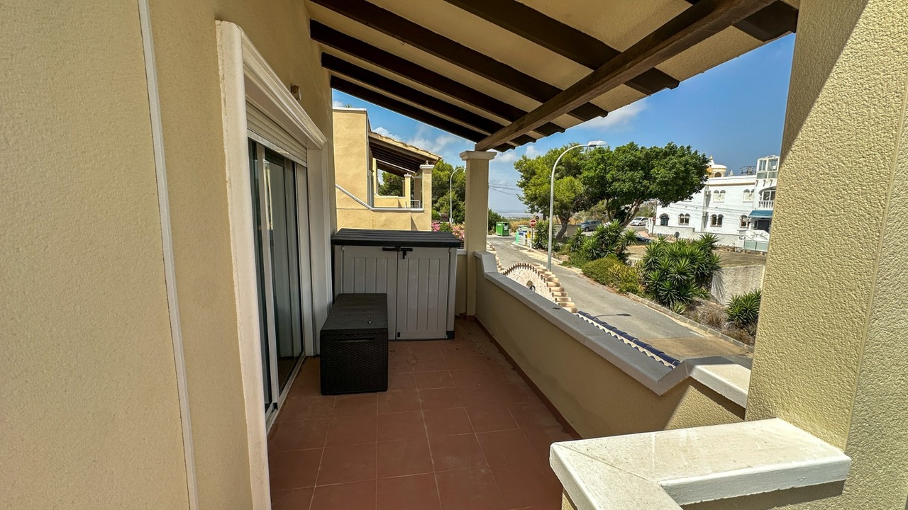 For sale - 3 Bedroom 2 Bathroom Villa in Villamartin - Costa Blanca  - Alicante