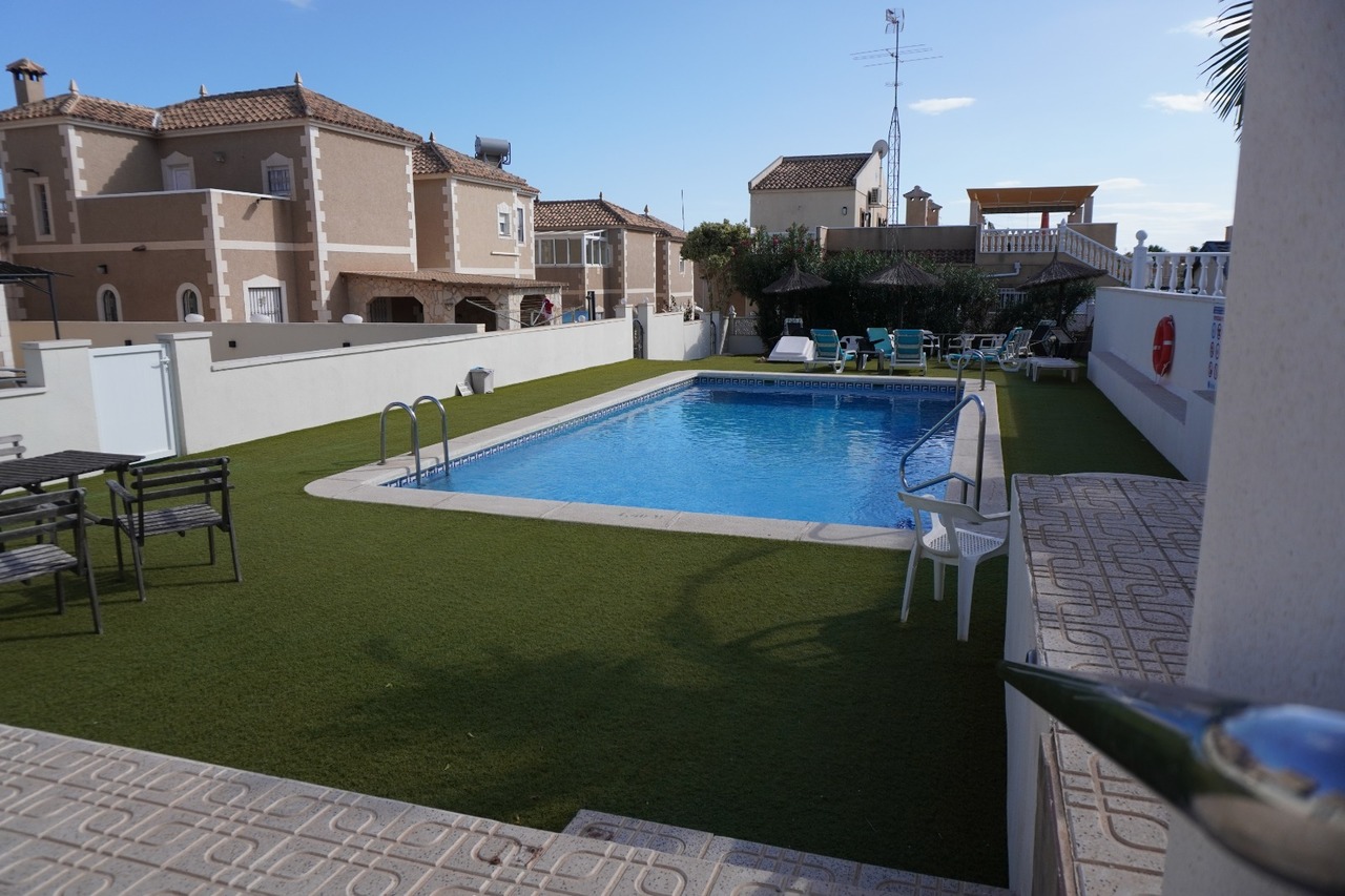 For sale - 3 Bedroom 2 Bathroom Villa in Villamartin - Costa Blanca  - Alicante